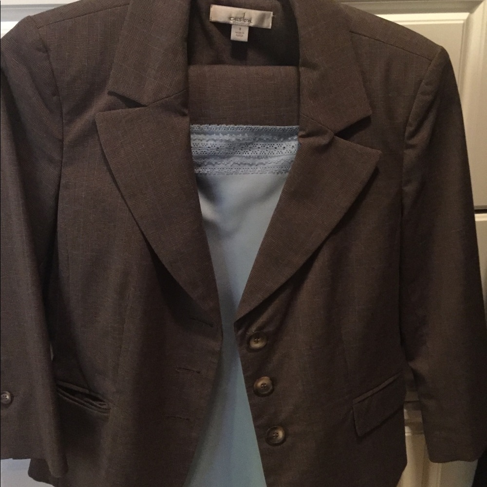 Ladies skirt suit